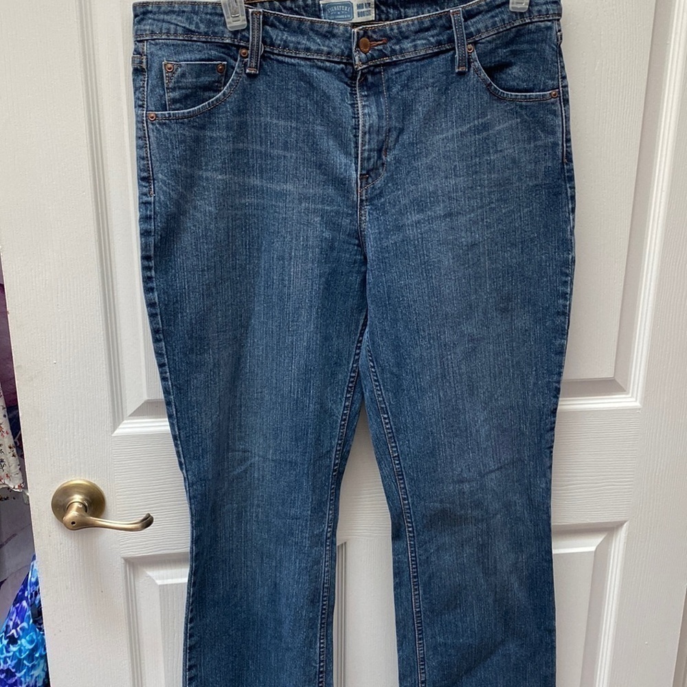 O womens Levi Strauss casual solid blue boot cut stretch denim jeans size 16